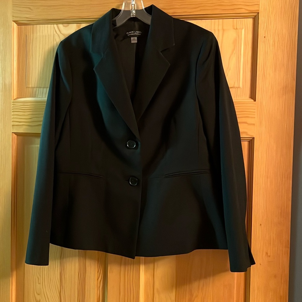 Black Label by Evan Picone Suit with blazer and pants